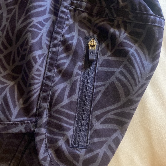 Lululemon size 4 shorts - Picture 4 of 6